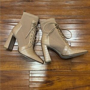 Steve Madden Tan Lace-Up Ankle Boots 🔥🔥🔥